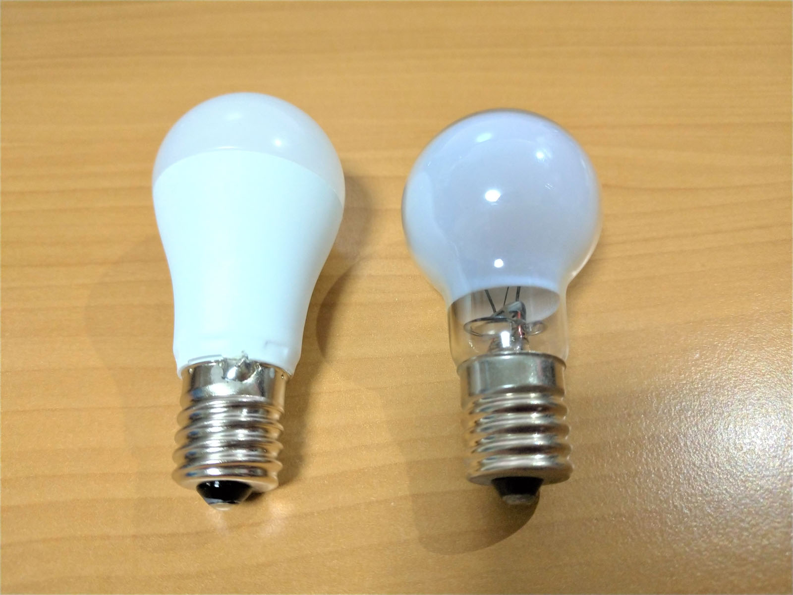 コスパがさらに進んだLED電球！消費電力、温度が低く、寿命が長い、アリスオーヤマ『LED電球 小型電球40形相当 E17口金 2個セット』 –  北日本サロン